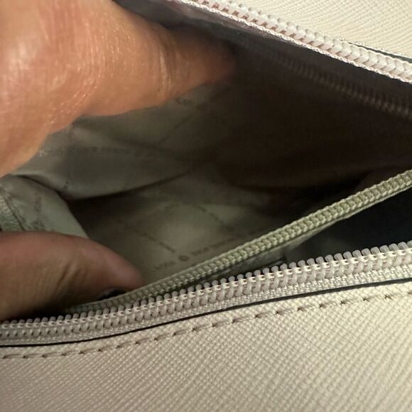 NWOT Michael Kors Jet Set travel Tote with Signature Monogram - Picture 5 of 5